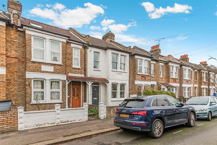 2 Bedroom Property To Rent In Dupont Road, London, SW20