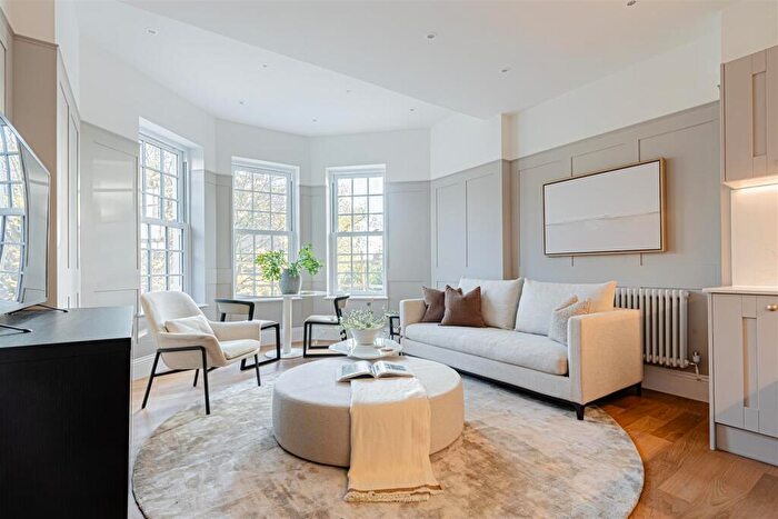 2 Bedroom Apartment For Sale In Lordship Park, London, N16