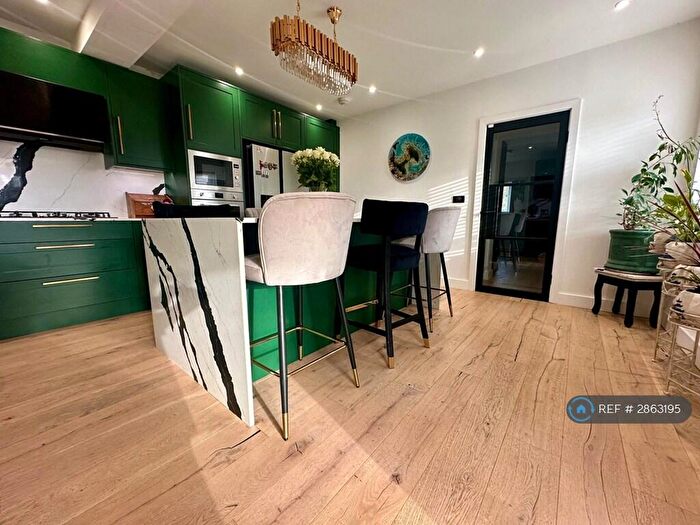 5 Bedroom Detached House To Rent In Hoe Lane, Waltham Abbey, EN9