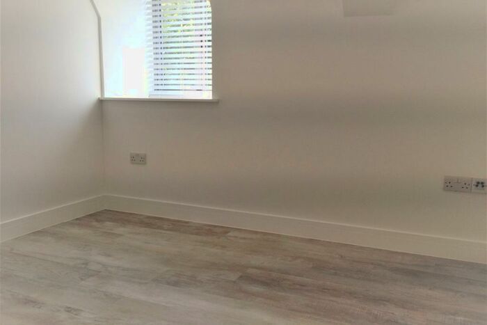 1 Bedroom Flat To Rent In High Beech Road, Epping, IG10