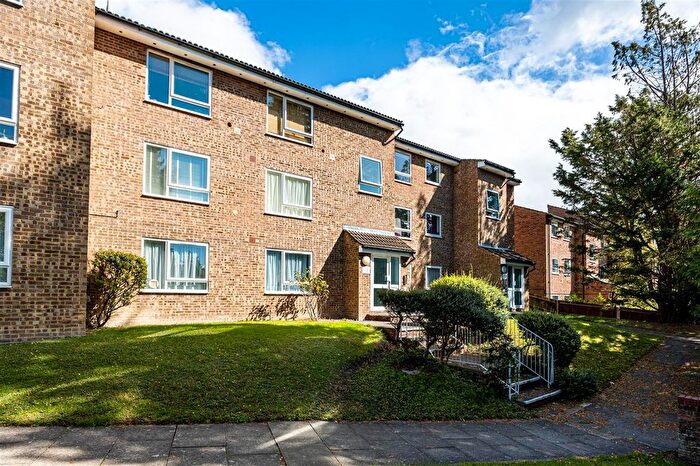 1 Bedroom Flat For Sale In Montana Close, South Croydon, CR2