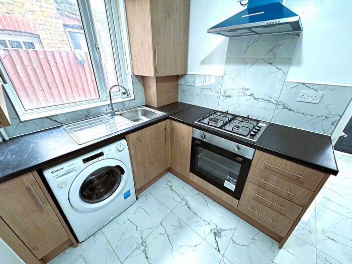 3 Bedroom Terraced House To Rent In Green Lane, Ilford, IG1