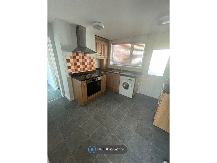 2 Bedroom Flat To Rent In Balmoral Close, Coventry, CV2