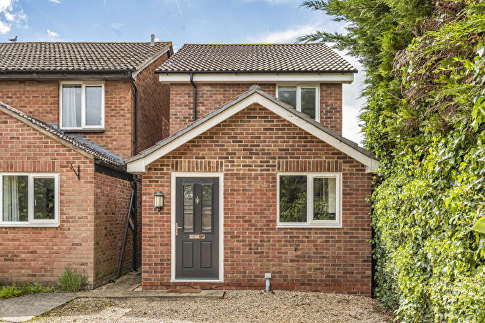 3 Bedroom Detached House For Sale In Meadow Way, Yarnton, OX5