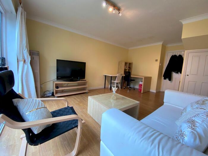 2 Bedroom Terraced House To Rent In Webster Road, London, SE16