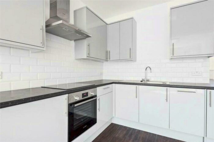 3 Bedroom Apartment To Rent In Junction Road, Archway, London, N19