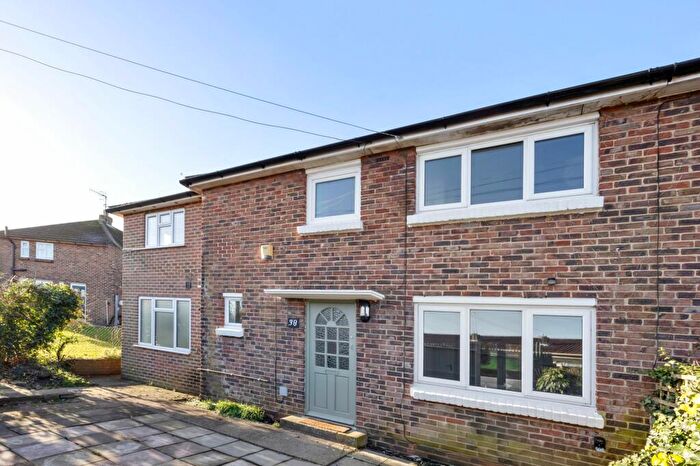 4 Bedroom Semi-Detached House To Rent In Stonery Close, Portslade, BN41