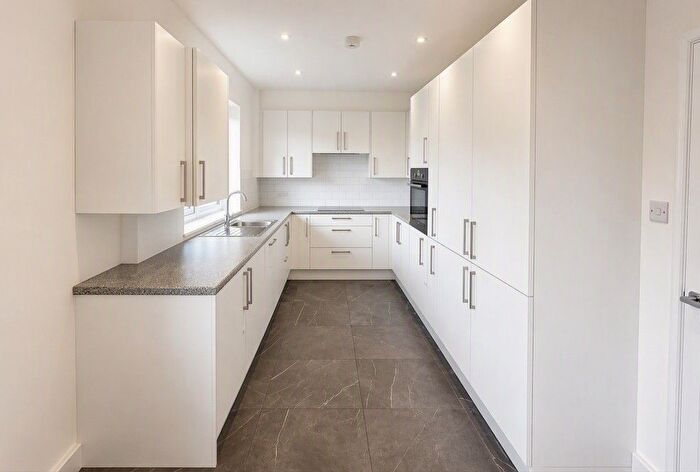 2 Bedroom Maisonette To Rent In Chiltern Way, Tonbridge, TN9