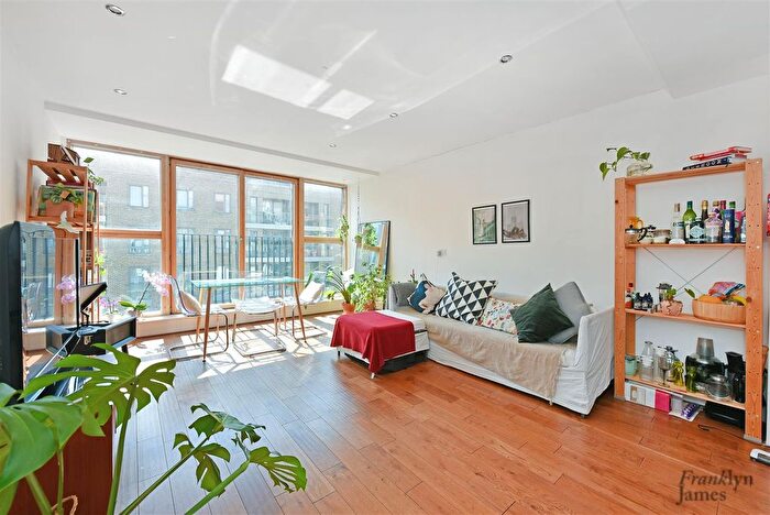2 Bedroom Flat For Sale In Copenhagen Place, London, E14
