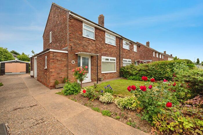 3 Bedroom Semi-Detached House For Sale In Pilgrim Avenue, Immingham, DN40