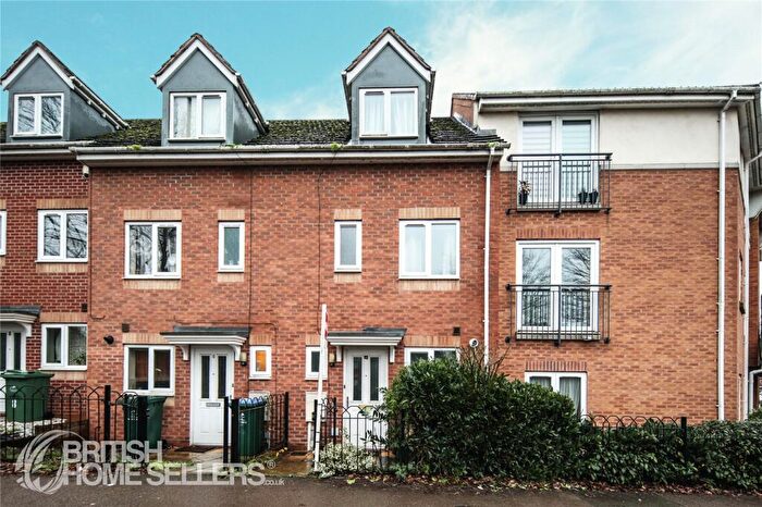 3 Bedroom Terraced House For Sale In Thackeray Road, Coventry, West Midlands, CV2