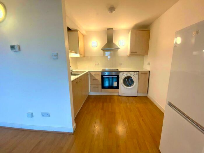 4 Bedroom Flat To Rent In Whingate, Leeds, West Yorkshire, LS12