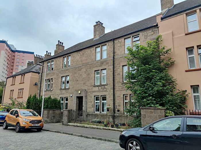3 Bedroom Flat To Rent In Mitchell Street, West End, Dundee, DD2
