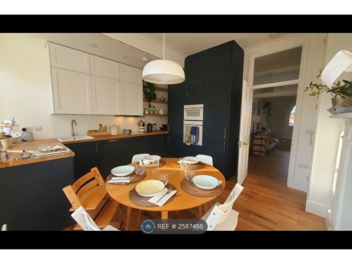 3 Bedroom Flat To Rent In Victoria Mansions, London, N7