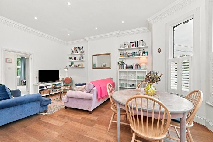 2 Bedroom Flat For Sale In Haycroft Road, Brixton, London, SW2