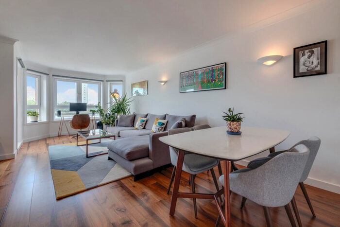 1 Bedroom Flat For Sale In Poseidon Court, Homer Drive, E14