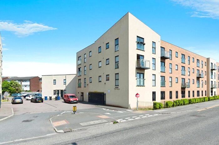 1 Bedroom Flat For Sale In Dock Road, Tilbury, Essex, RM18