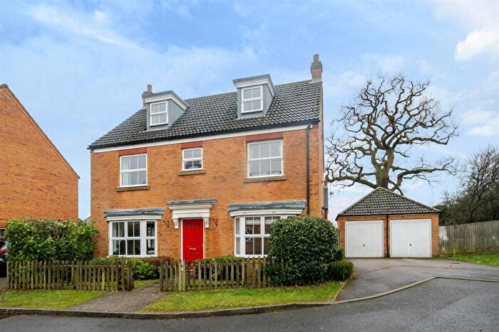 5 Bedroom Detached House For Sale In Gala Close, Bedford, MK41