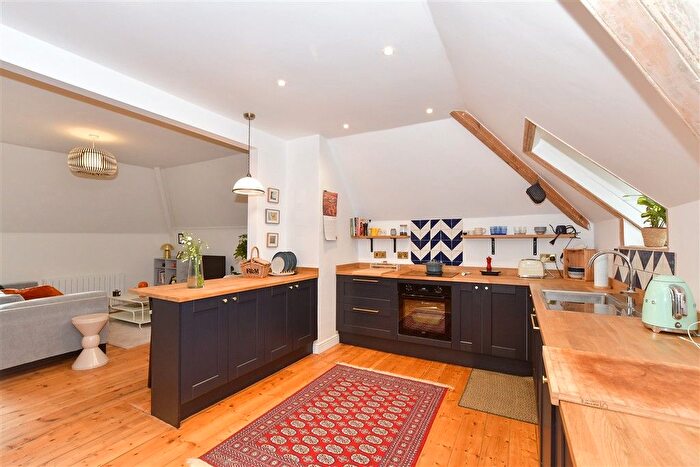 2 Bedroom Flat For Sale In The Grove, Pluckley, Ashford, Kent, TN27