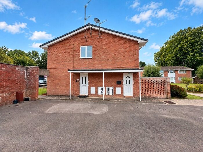 2 Bedroom Flat For Sale In Lansdown Road, The Willows Lansdown Road, GL1