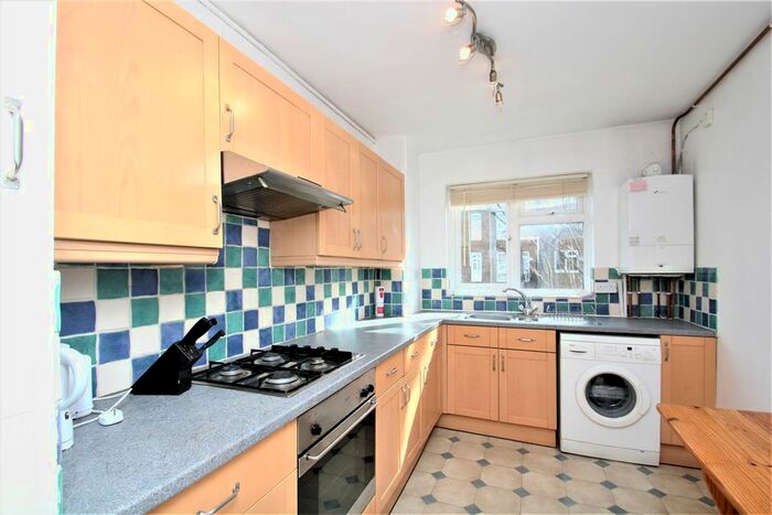 2 Bedroom Flat To Rent In Atney Road, London, SW15