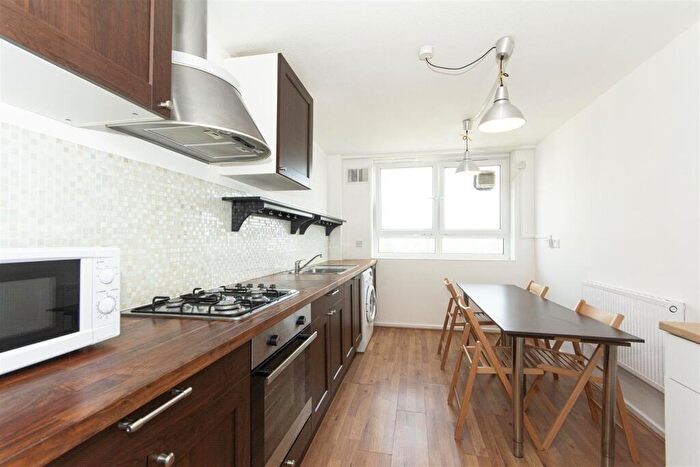 2 Bedroom Flat To Rent In Yelverton Road, Battersea, SW11