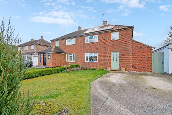 3 Bedroom Semi-Detached House For Sale In Kingswood Avenue, Hitchin, SG4