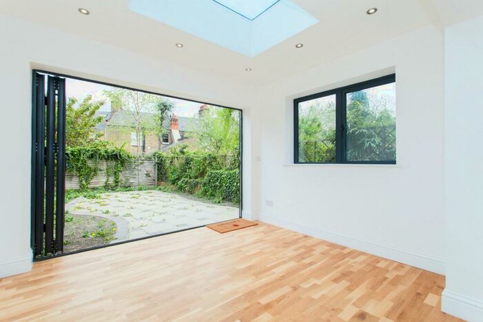 3 Bedroom Flat To Rent In Raveley Street, Tufnell Park, NW5