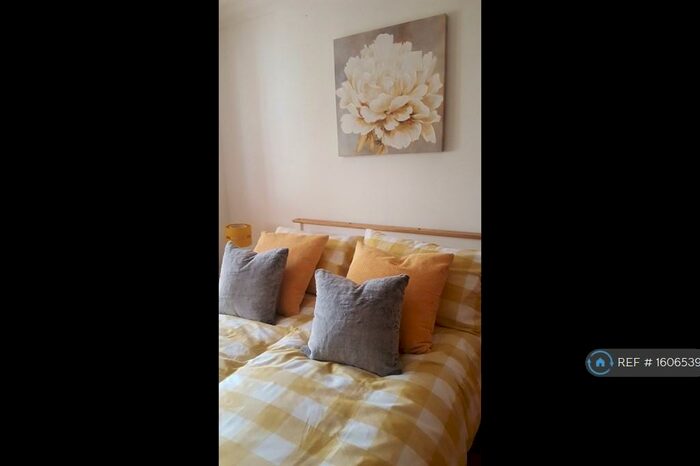 2 Bedroom Flat To Rent In Regency Court, Norwich, NR1