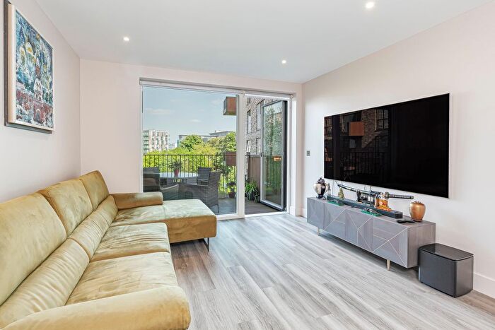 2 Bedroom Flat To Rent In Bodiam Court, Lakeside Drive, Park Royal, London, NW10