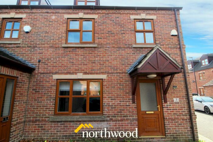 2 Bedroom Duplex To Rent In Paddock Way, Hatfield, Doncaster, DN7