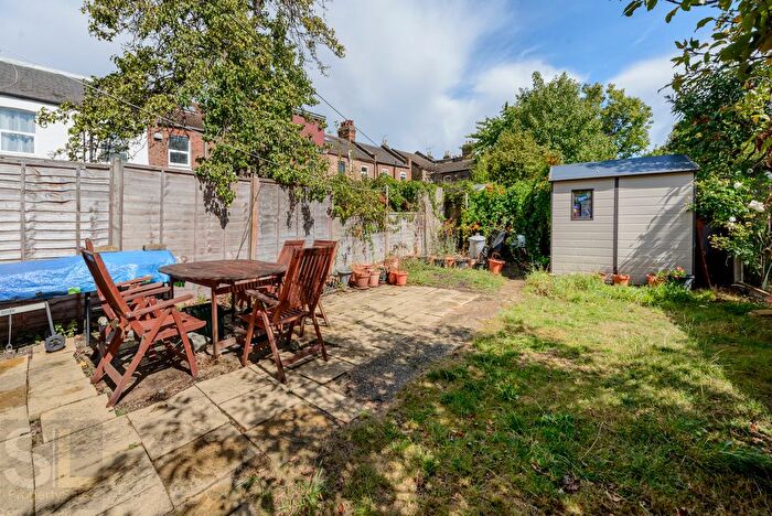 2 Bedroom Flat For Sale In Elm Road, London, N22