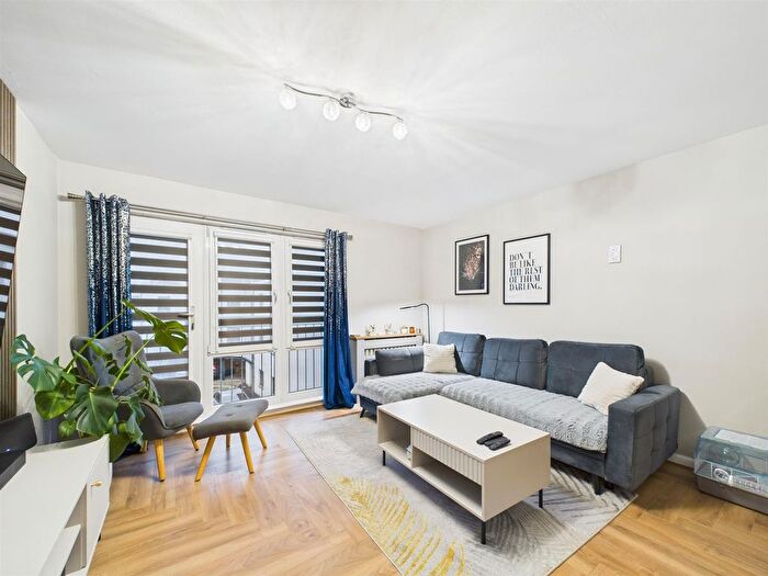 2 Bedroom Flat For Sale In Vasart Court, Perth, PH1