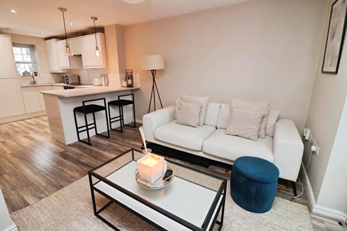 3 Bedroom Terraced House For Sale In Marshall Close, Bromborough, CH62 - Photo 5