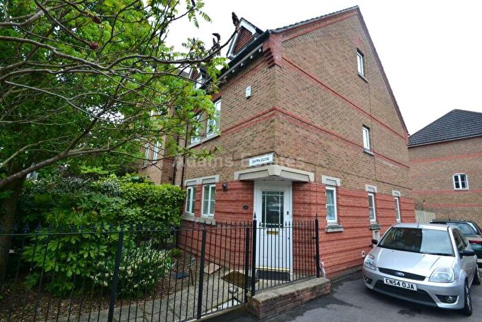 3 Bedroom End Of Terrace House To Rent In Cintra Close, Reading, RG2