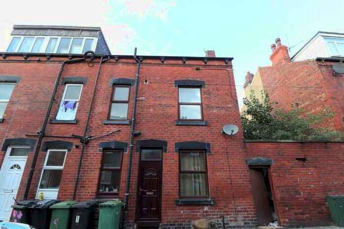2 Bedroom End Of Terrace House To Rent In Thornton Grove, Leeds, LS12