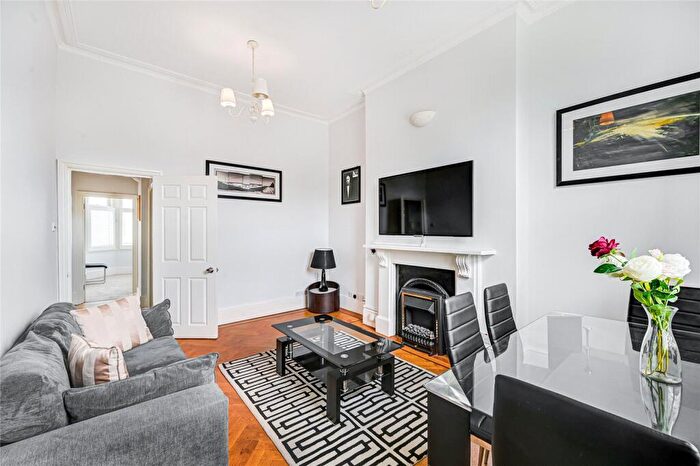 2 Bedroom Flat To Rent In Coleherne Road, Earls Court, SW10