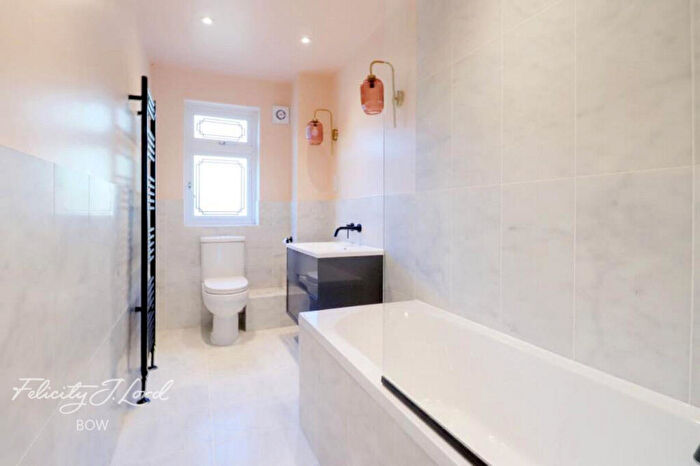 4 Bedroom Terraced House To Rent In Grand Walk, London, E1