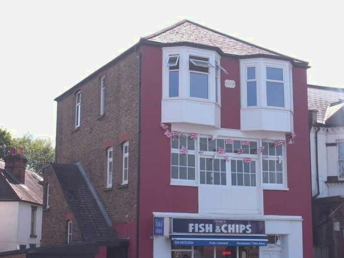 2 Bedroom Flat To Rent In Portsmouth Road, Thames Ditton, KT7