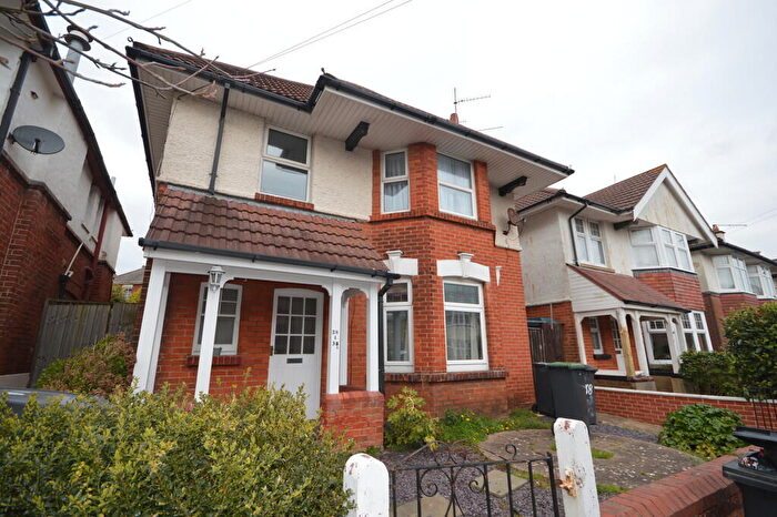 2 Bedroom Apartment To Rent In Truscott Avenue, Bournemouth, BH9