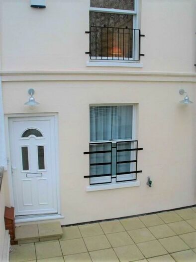 3 Bedroom Flat To Rent In Cheltenham Road, Lower Cotham, Bristol, BS6