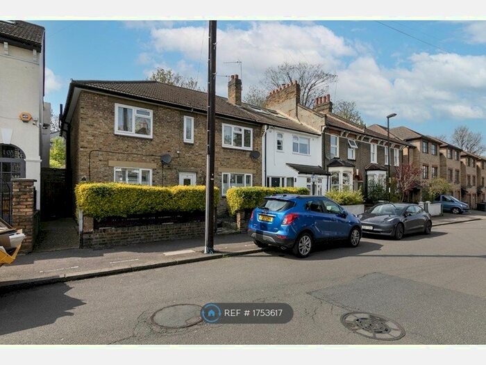 3 Bedroom Flat To Rent In Algernon Road, London, SE13