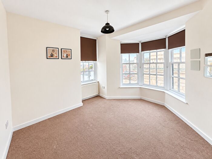 2 Bedroom Flat To Rent In Western Road, Brighton, BN1