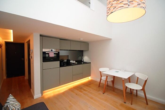 1 Bedroom Flat To Rent In Flat, Mcdonald Road, Edinburgh, EH7