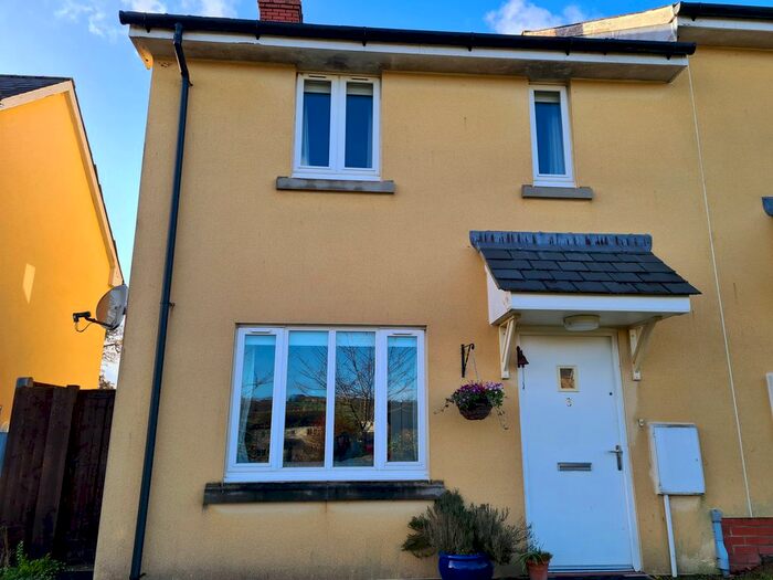 2 Bedroom Semi-Detached House For Sale In Windgrove Close, Honiton, EX14