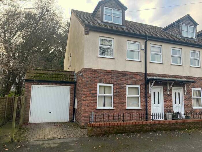 4 Bedroom End Of Terrace House To Rent In Woodside Gardens, Cayton Low Road, Scarborough, YO11