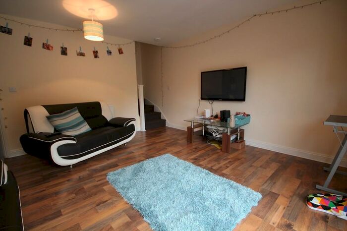 4 Bedroom Town House To Rent In Blue Fox Close, West End, Leicester, LE3