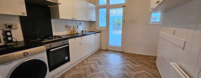 3 Bedroom Terraced House To Rent In Devonport, Ilford, IG1