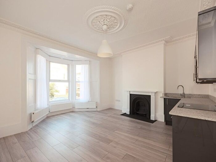 2 Bedroom Flat For Sale In Stackpool Road, Southville, BS3