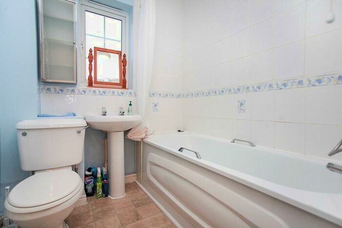 2 Bedroom Semi-Detached House To Rent In Meadowcroft Close, Coventry, CV4